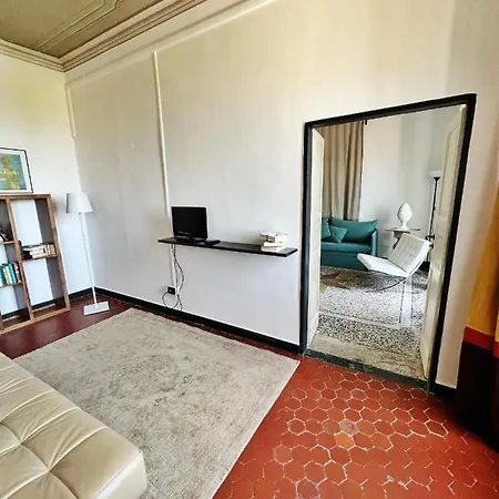 Apartment Ampio D'epoca In Piazza Del Teatro *