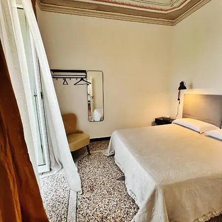 Apartment Ampio D'epoca In Piazza Del Teatro *