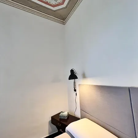 Ampio D'epoca In Piazza Del Teatro Apartment *