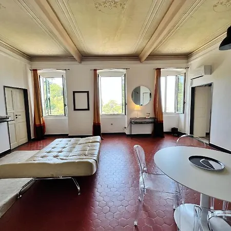 Apartment Ampio D'epoca In Piazza Del Teatro