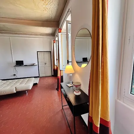 Apartment Ampio D'epoca In Piazza Del Teatro *