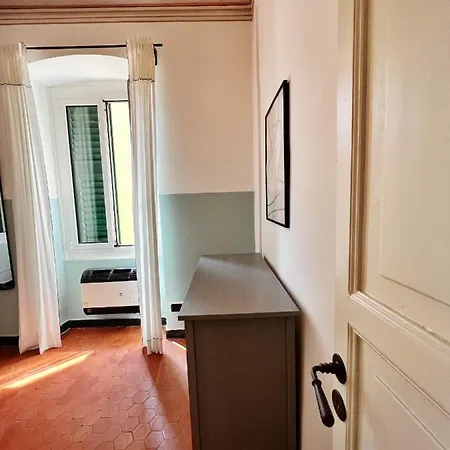 Ampio D'epoca In Piazza Del Teatro Apartment