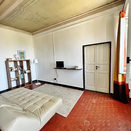 Apartment Ampio D'epoca In Piazza Del Teatro *