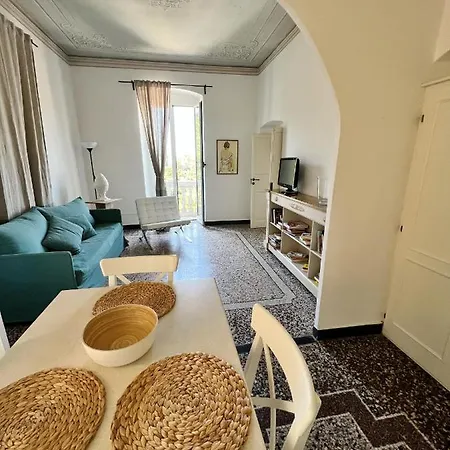 Apartment Ampio D'epoca In Piazza Del Teatro