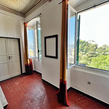 Ampio D'epoca In Piazza Del Teatro Apartment *