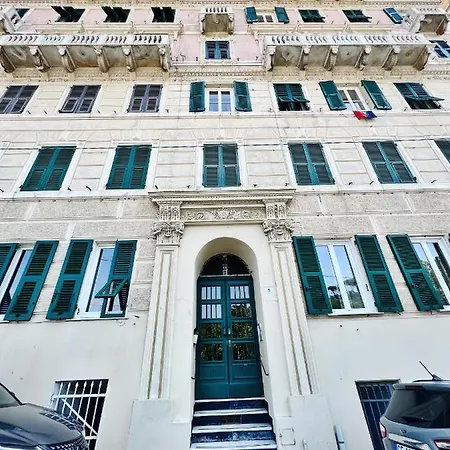 Ampio D'epoca In Piazza Del Teatro Apartment *