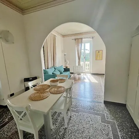 Apartment Ampio D'epoca In Piazza Del Teatro